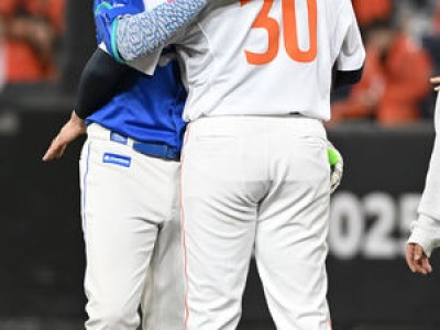 디아즈 vs 폰세 경기 중 팬들 갈등 터져