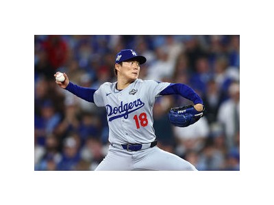 야마모토 완투승으로 다저스가 토론토 꺾고 1차전 설욕 썸네일