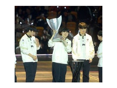 캐니언 리그 더블 달성에 야전사령관 역할 완벽 수행 썸네일